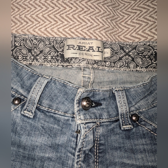 Ariat Women's Classic Blue Straight Leg Jeans Size 31S - Picture 5 of 7